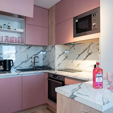 Pink بورغاس